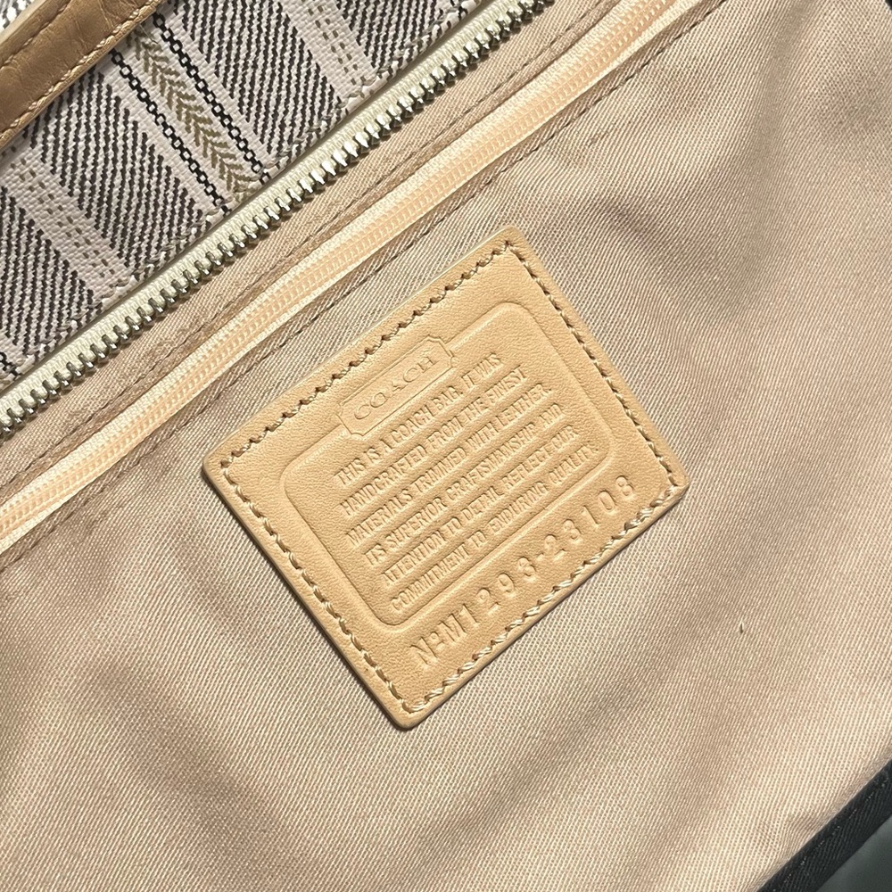 ✧・゚coach 2012 legacy weekend pvc coated striped tote bag (M1293-23108) - Picture 9 of 9